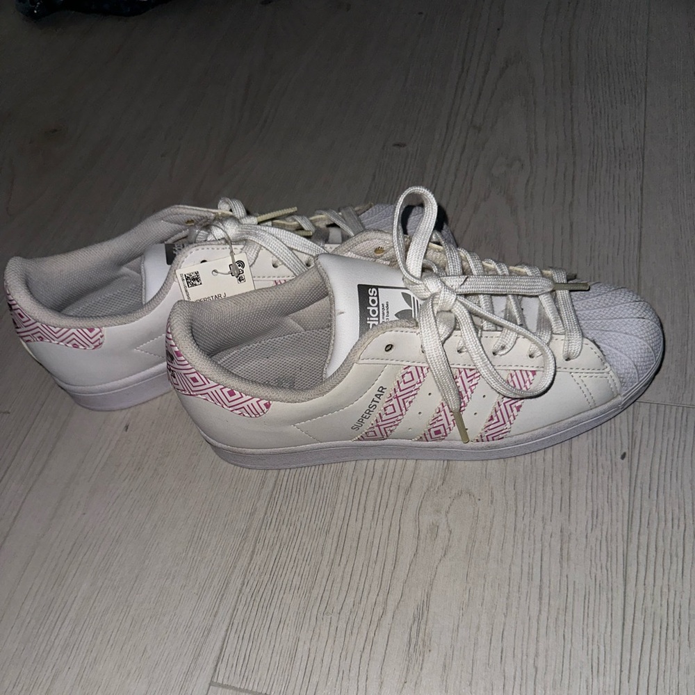 Adidas original superstar juior sneakers
fx2989 youth